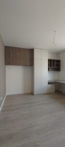 Detská izba na mieru v kombinácii bielej a drevodekoru - Zohor